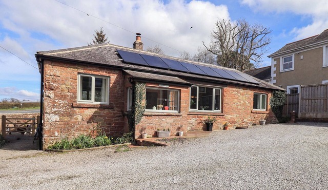 YEW TREE COTTAGE, pet friendly, character holiday cottage in Ireby