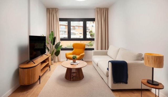 Your Sunny Retreat! Modern apt steps to the beach