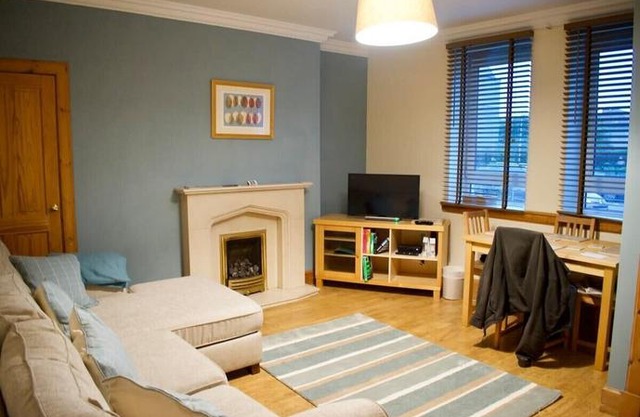 2 Bedroom Apartment With Parking In Edinburgh