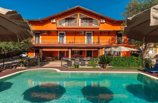 B&b La Mortella With Pool
