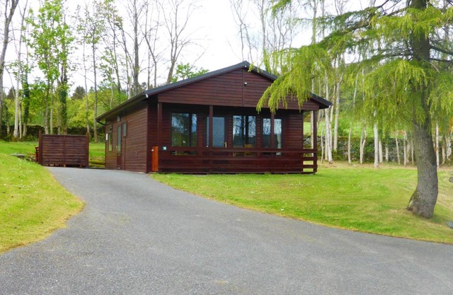 Birch Lodge 18 with Hot Tub Newton Stewart