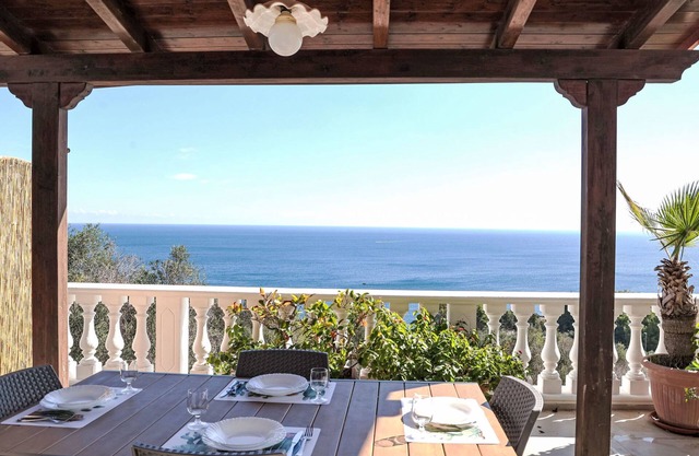 Villa Anna Castro Persons 