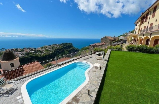 Holiday Scala Persons Bedrooms 