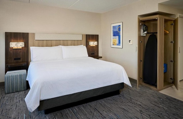 Kitchener Inn Suites 
