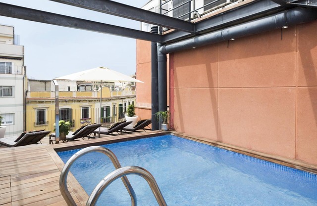 My Space Barcelona Loft at the Arc de Triomphe with terrace and pool