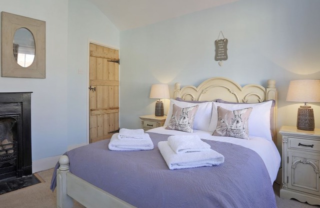 Stone Cottage - Two Bedroom House, Sleeps 3