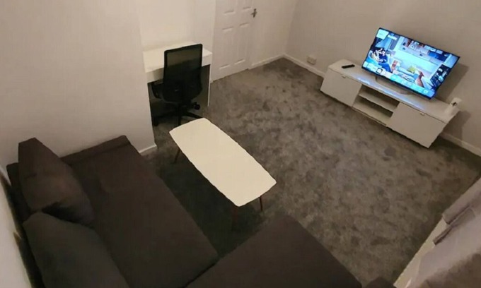 Weston by Wellend Apartment | 2 Bedroom Apartment near JLR, Coventry Airport and more