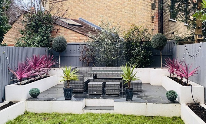 Hillrise Apartment | Gorgeous garden flat in Highgate with ping pong table!