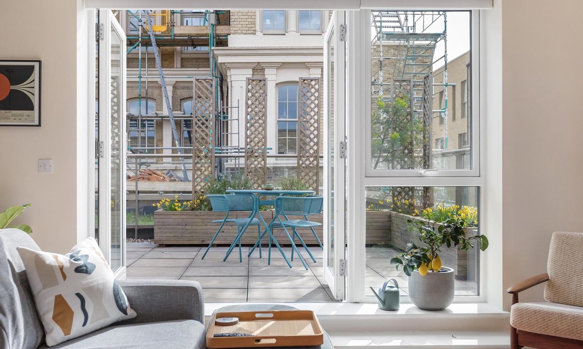 Bromley North Apartment | Historic East London 2 Bed 2 Bath Duplex