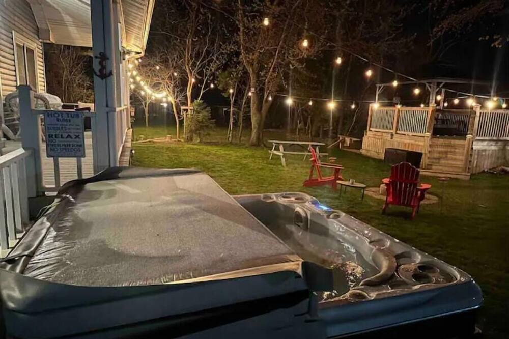 Leamington Cottage | Birder's Dream - Private Lakeside Cottage off the beaten path. Pet Friendly!