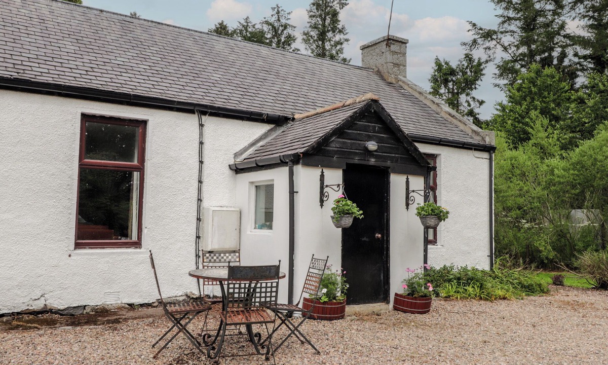 Maud Cottage | KEEPERS COTTAGE, pet friendly, with open fire in New Deer