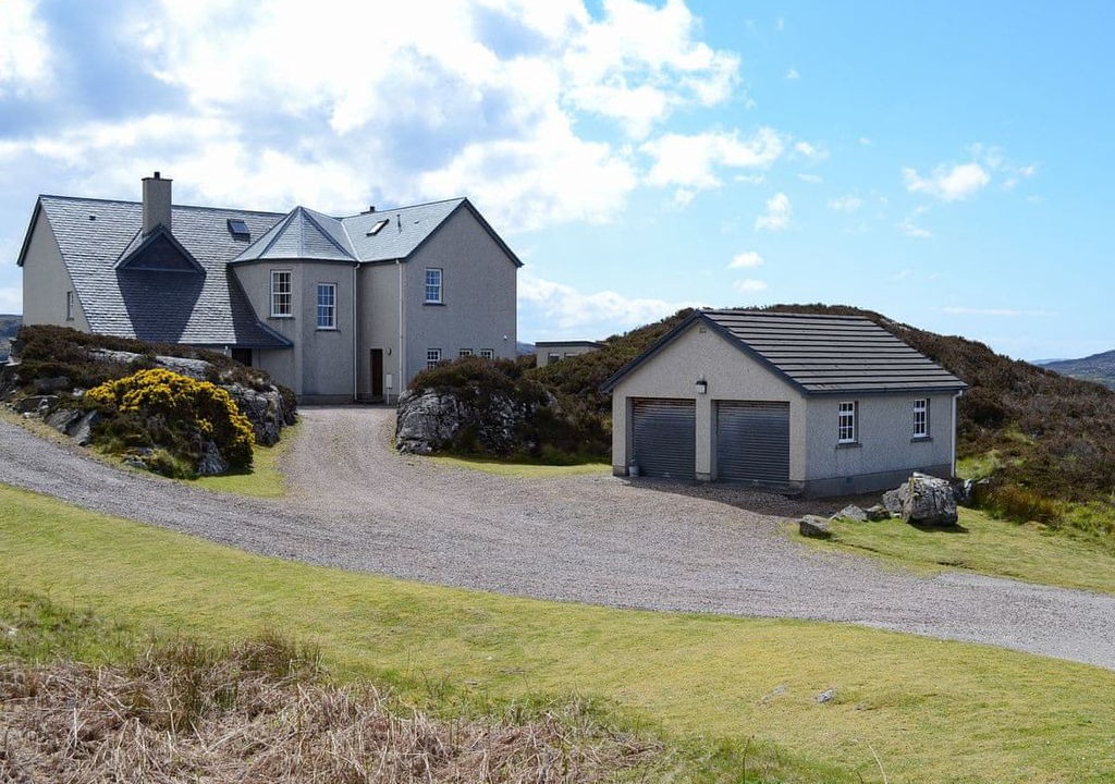 Photo of Buildings in Lochinver