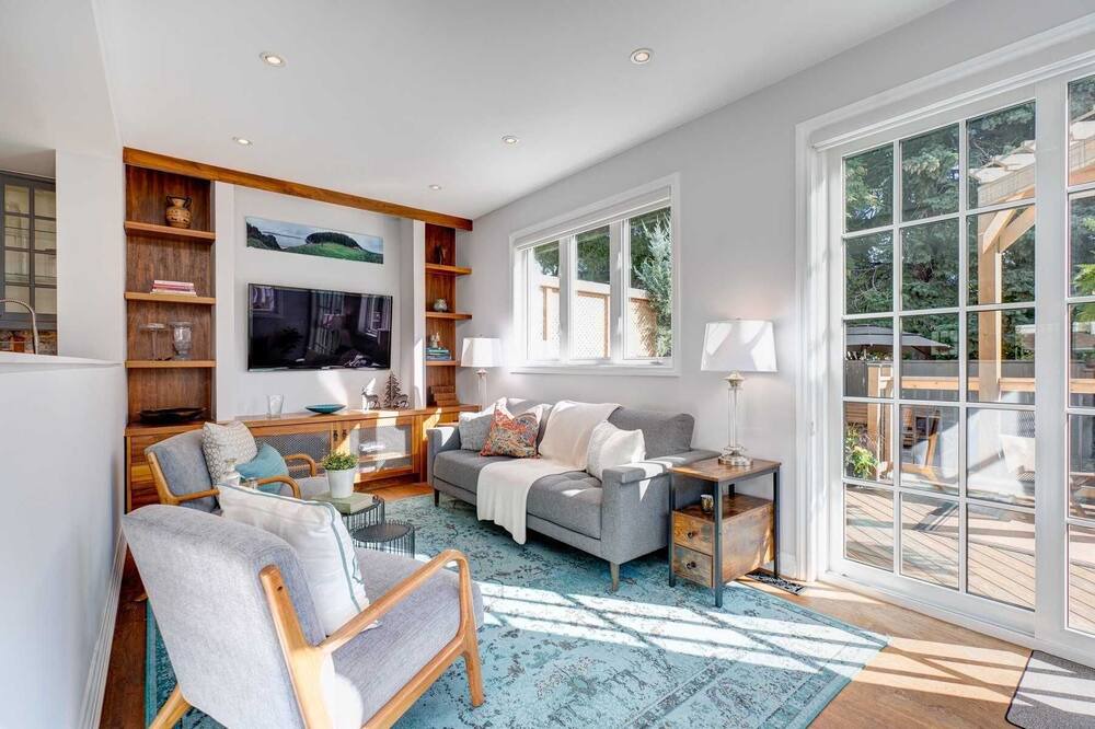 Photo of Livingroom in Old East York