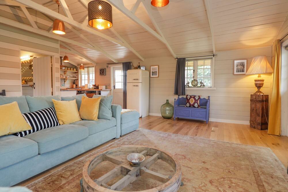 Photo of Livingroom in Abbess Roding
