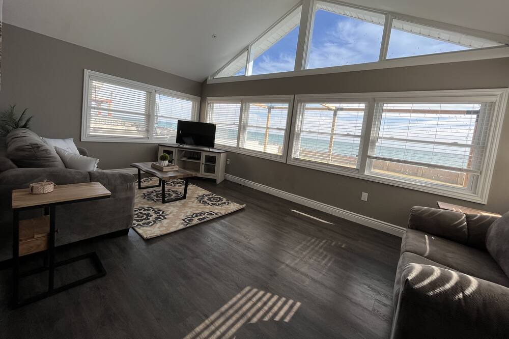 Photo of Livingroom in Amherstburg