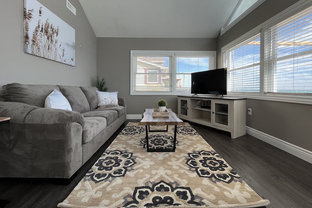 Photo of Livingroom in Amherstburg