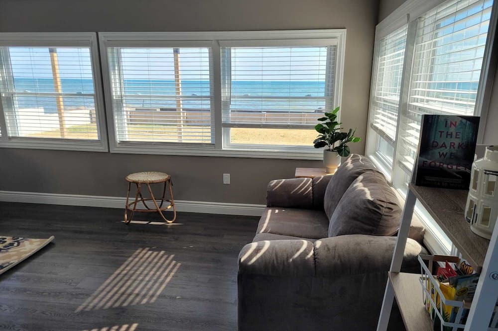 Photo of Livingroom in Amherstburg