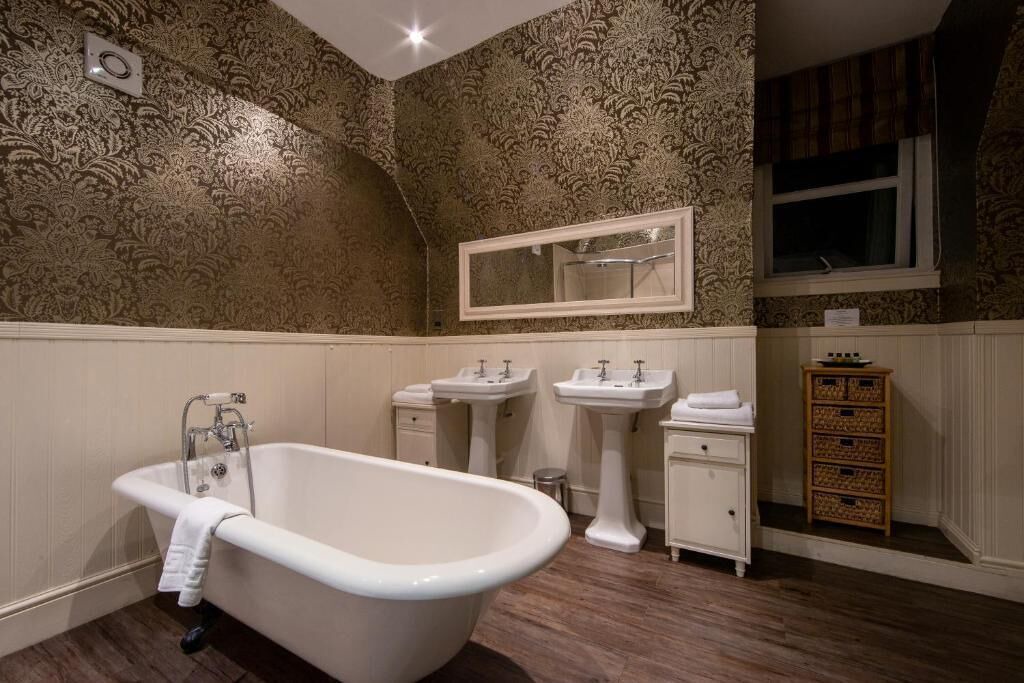 Photo of Bathroom in Port of Menteith