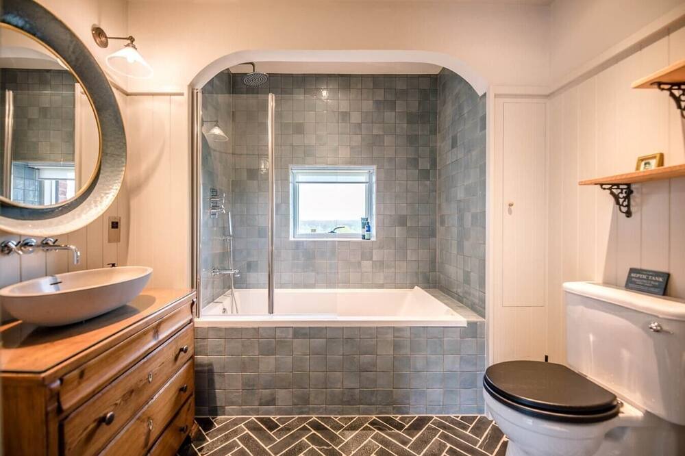 Photo of Bathroom in Saxmundham