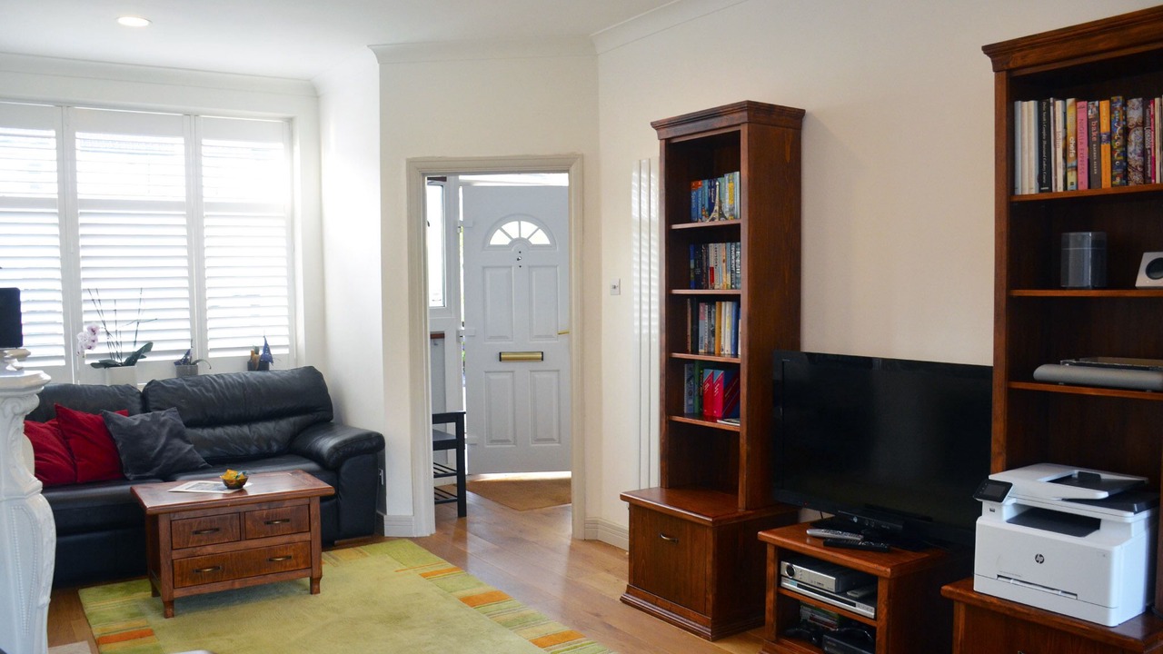 Photo of Livingroom in Redbridge