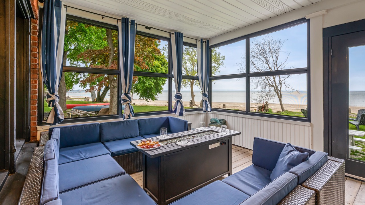 Photo of Livingroom in Waverly Beach