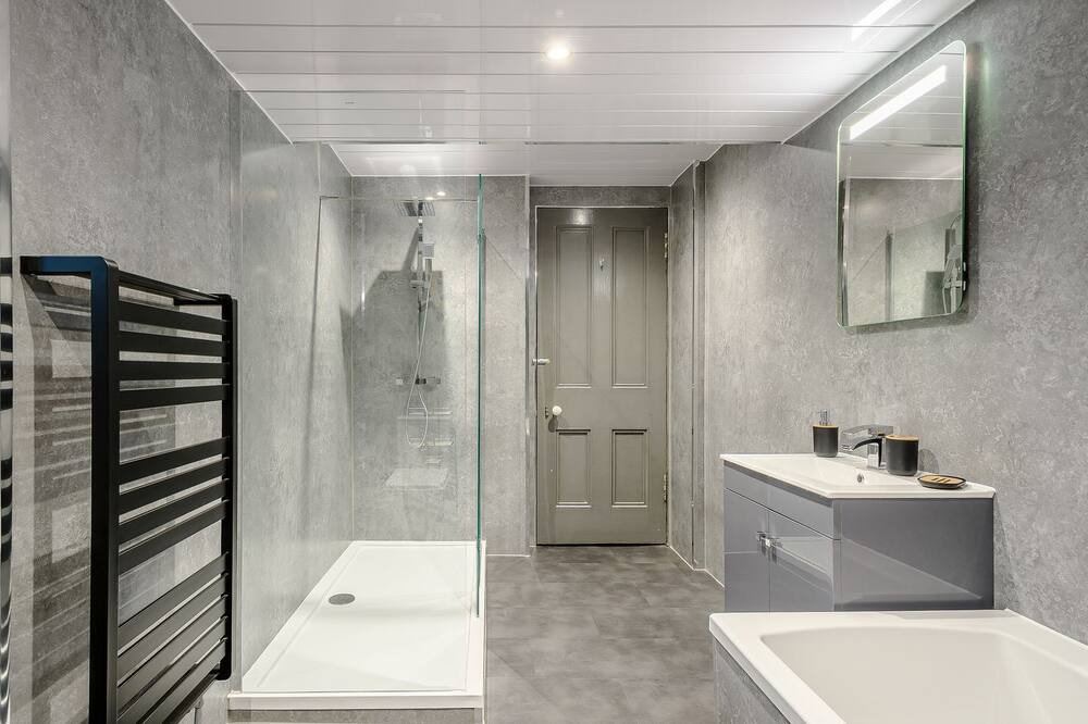 Photo of Bathroom in Wemyss Bay