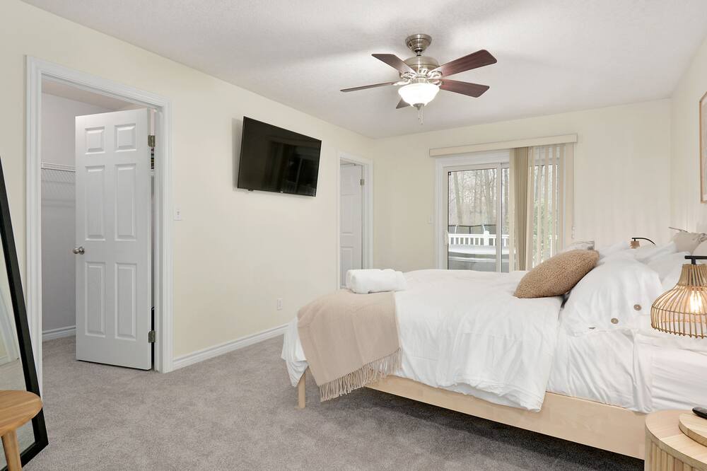 Photo of Bedroom in Lambton Shores