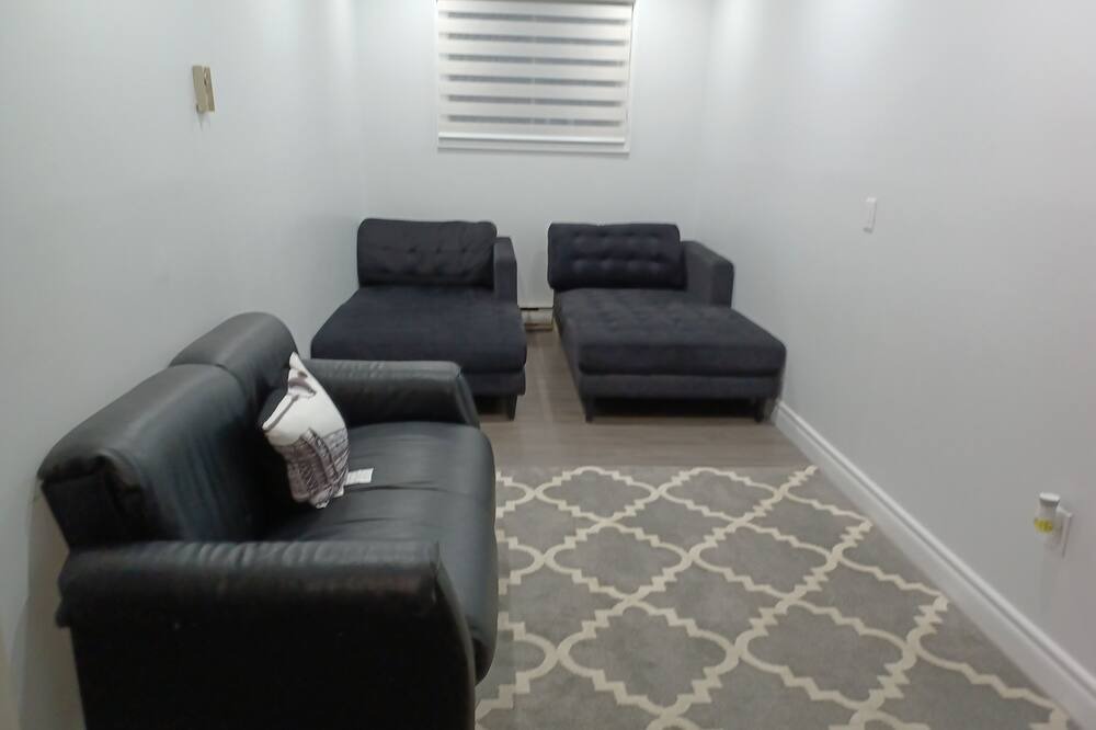 Photo of Livingroom in Lindsay