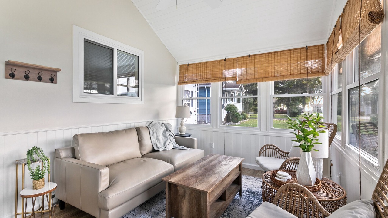 Photo of Livingroom in Town of Essex
