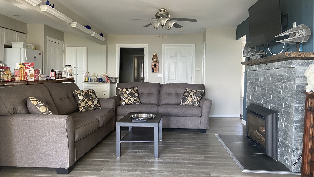 Photo of Livingroom in Town of Essex