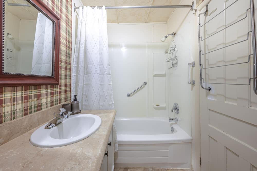 Photo of Bathroom in Fort Erie