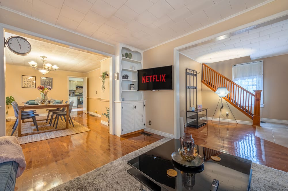 Photo of Livingroom in Fort Erie