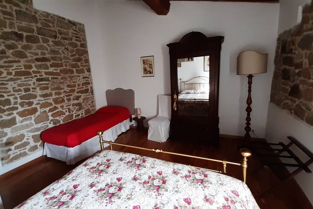 Photo of Bedroom in Porrena