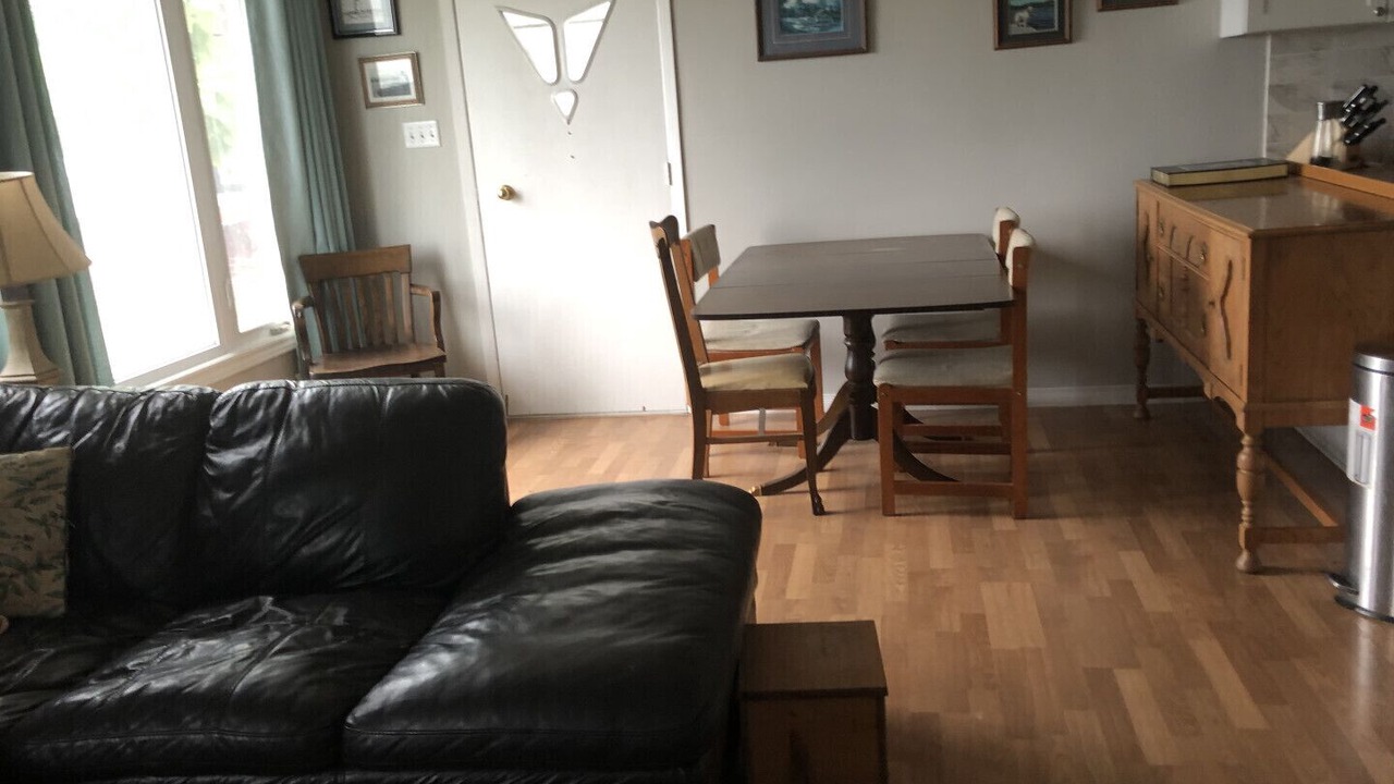 Photo of Livingroom in Town of Essex