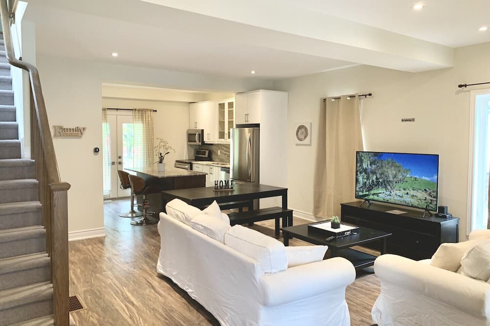Photo of Livingroom in Niagara Falls