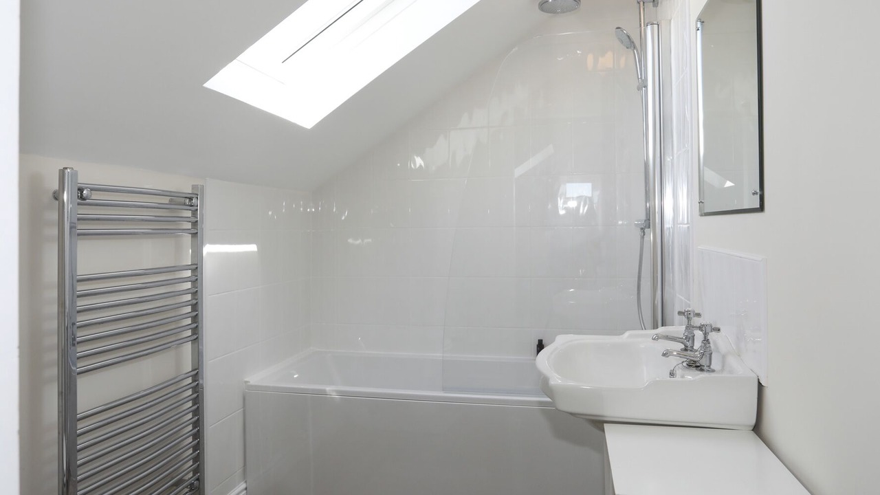 Photo of Bathroom in Caergeiliog