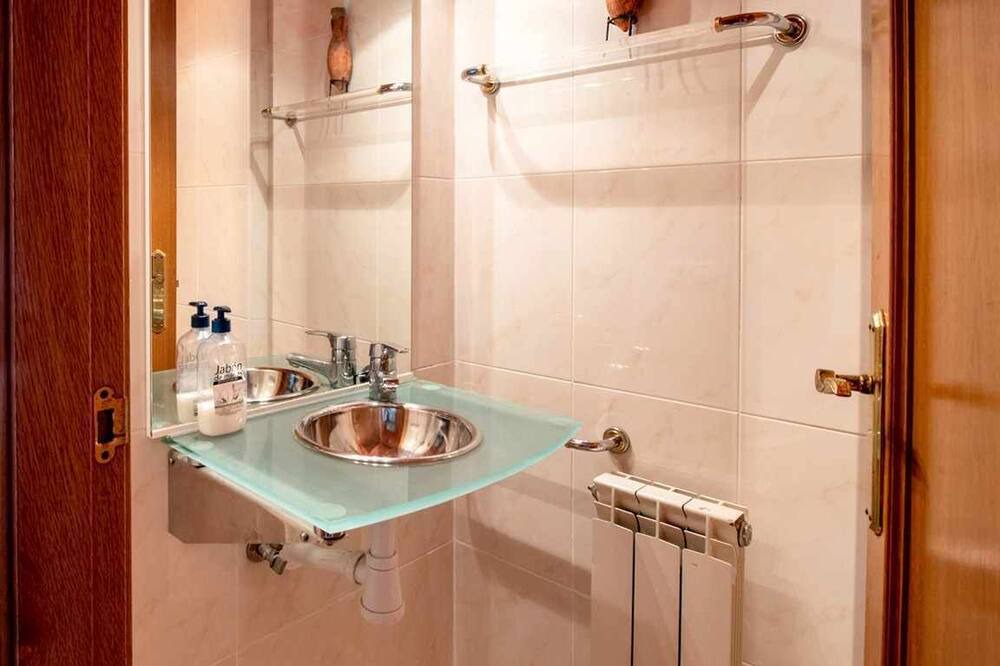Photo of Bathroom in Bescano