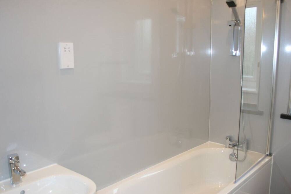 Photo of Bathroom in Dalmarnock
