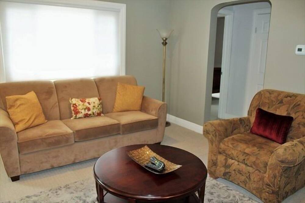 Photo of Livingroom in Fort Erie