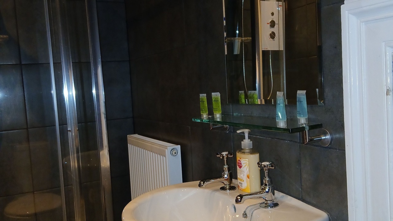 Photo of Bathroom in Hunspow