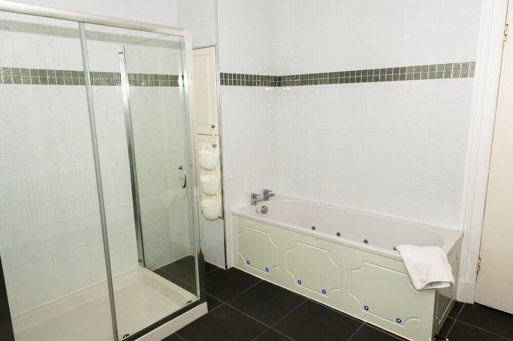 Photo of Bathroom in Wemyss Bay
