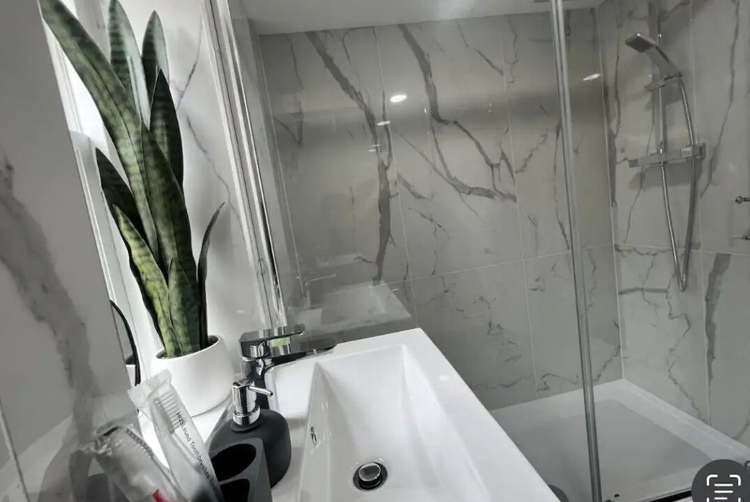 Photo of Bathroom in City Centre Glasgow