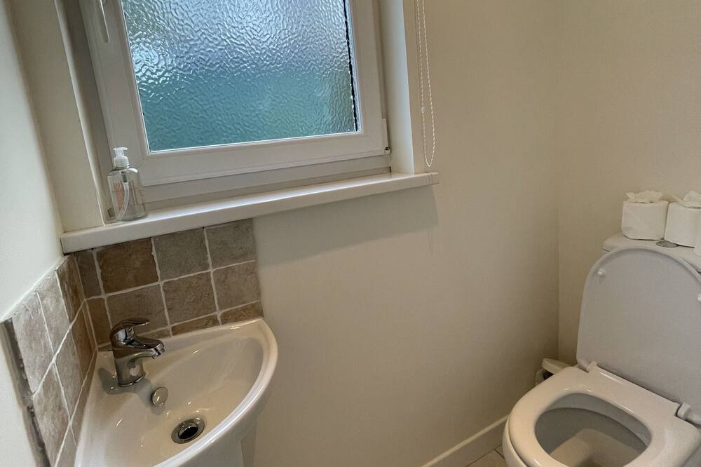 Photo of Bathroom in Cairndow