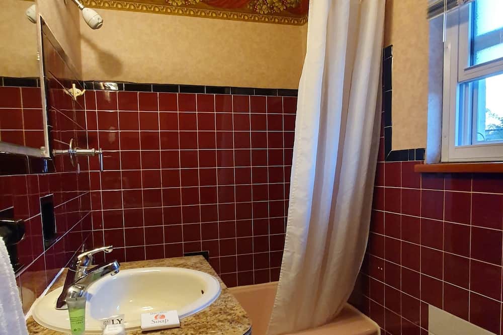 Photo of Bathroom in Fort Erie