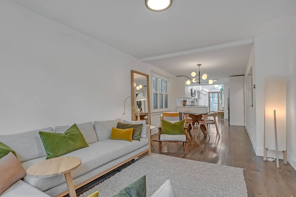 Photo of Livingroom in Leslieville