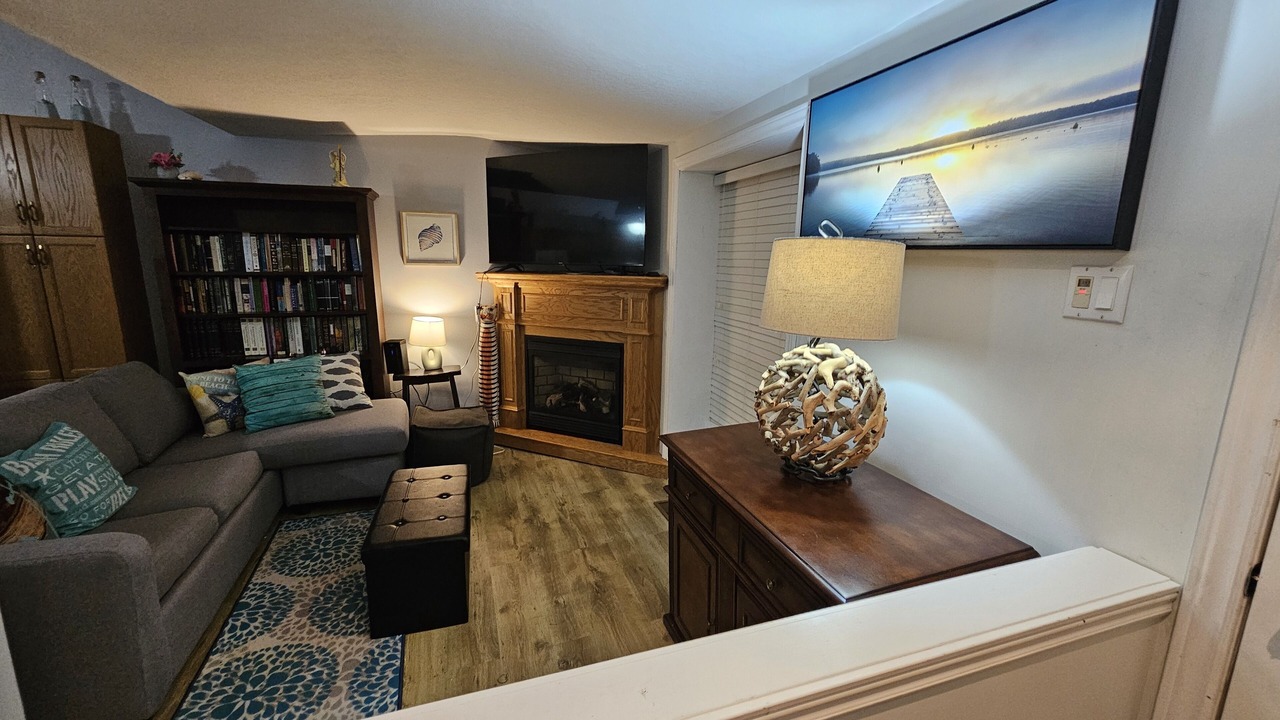 Photo of Livingroom in Central Elgin