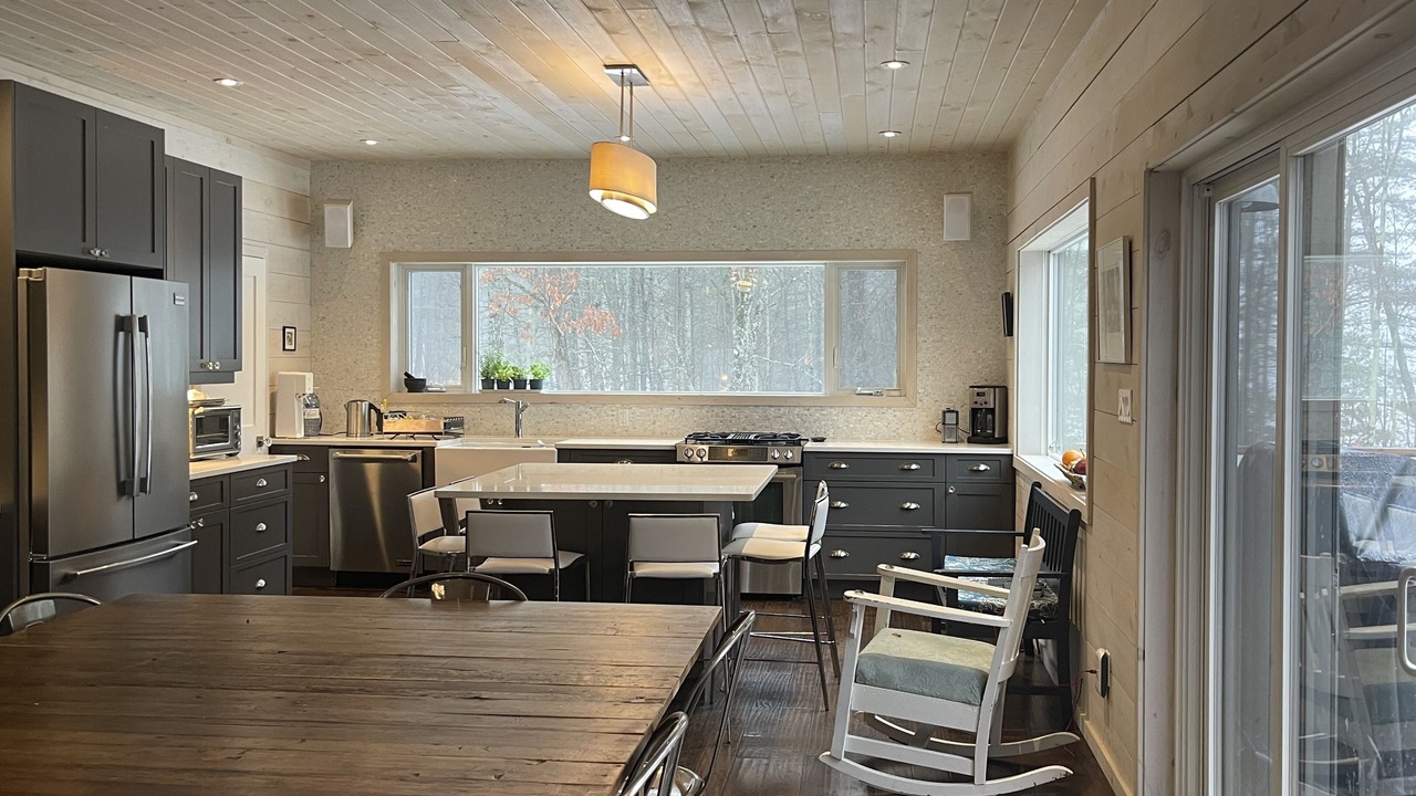 Photo of Bedroom in Burleigh Falls
