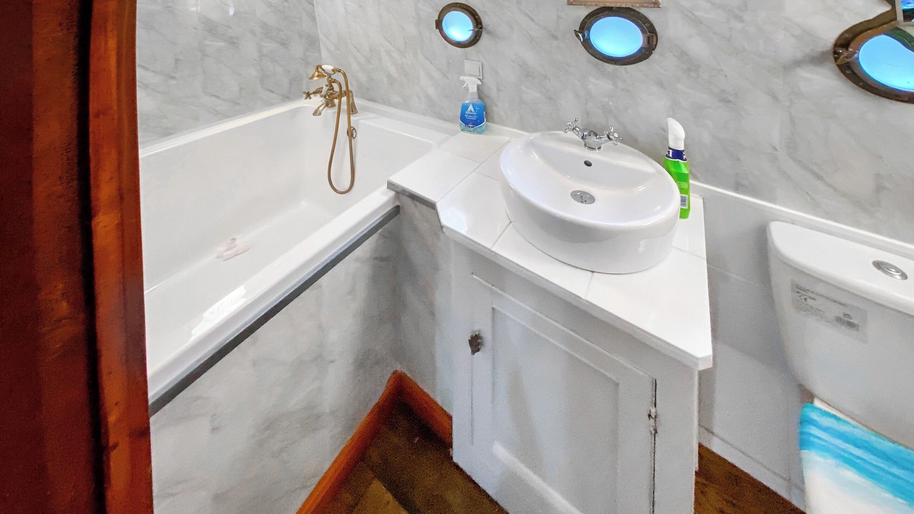 Photo of Bathroom in Glendaruel