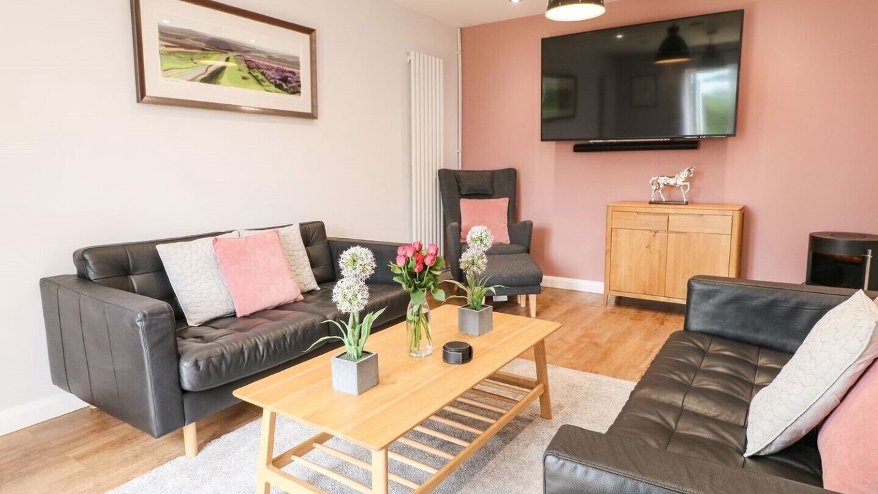 Photo of Livingroom in Ellastone