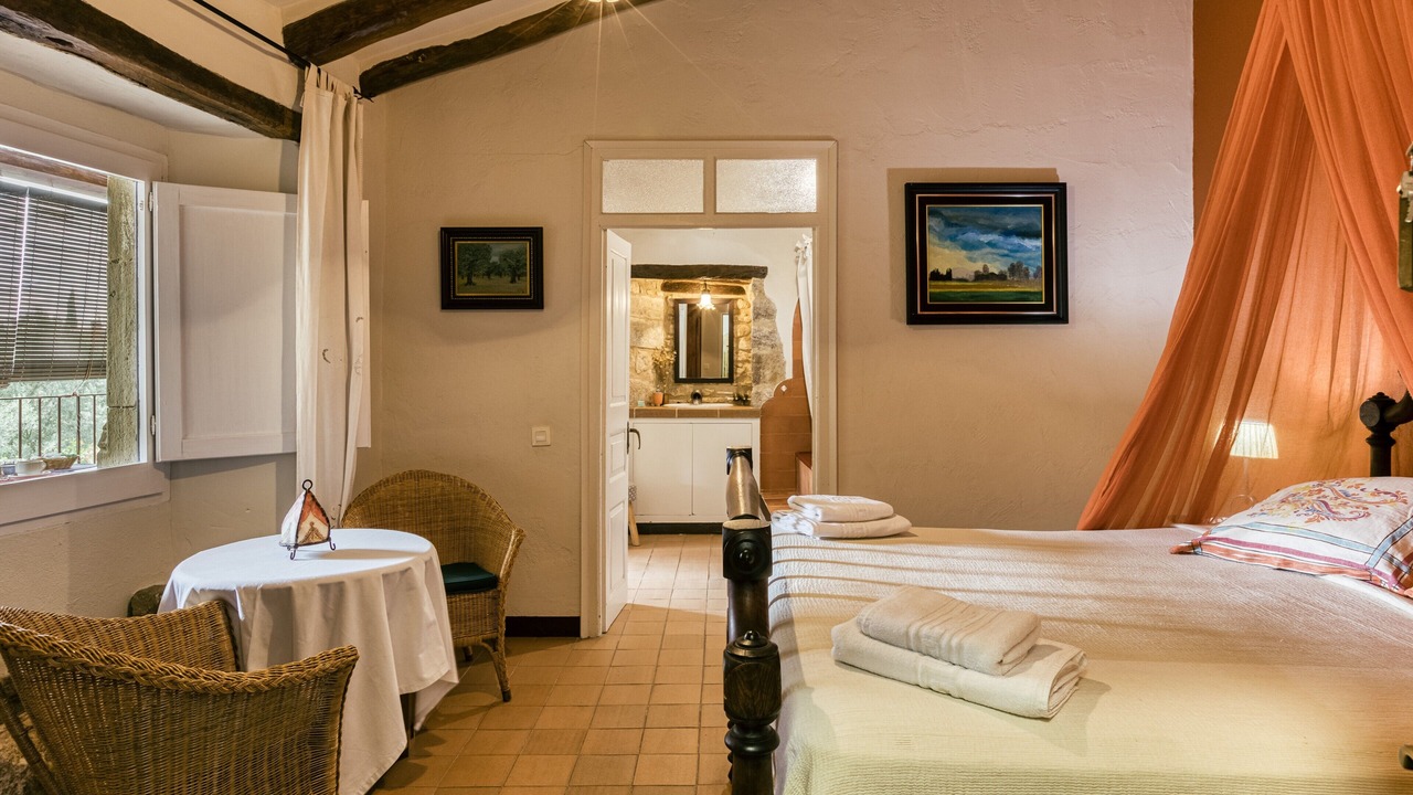 Photo of Bedroom in Llampaies